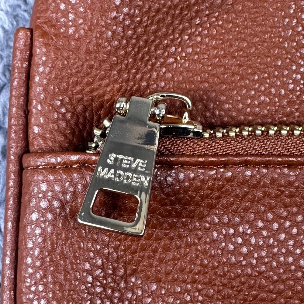 Steve Madden‎ Crossbody Bag Womens Small Cognac Brown Pebbled Gold Hardware New